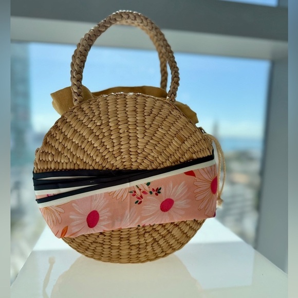 Custom hand made BxBRITT woven tote bag! - Picture 6 of 9